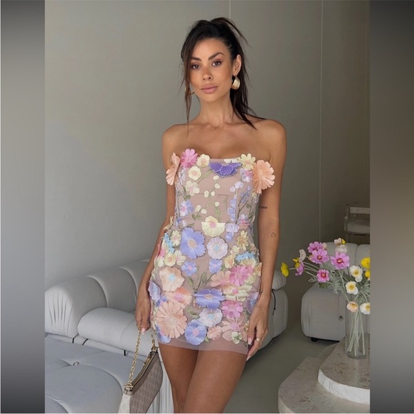 Elliatt Dresses & Skirts - elliatt arabella pink purple strapless 3d floral embroidered mini dress medium